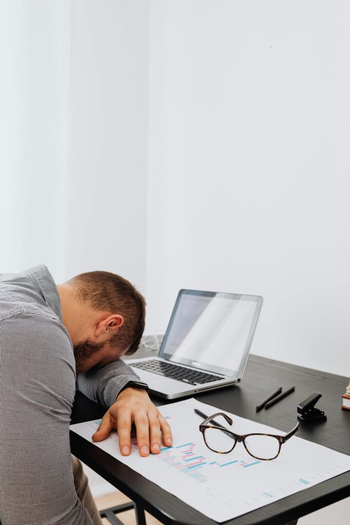 img_0577-682x1024 الاستثمار: لماذا لا يربح الأكثر معرفة بل الأكثر وعيًا ؟